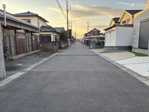 岡崎市上里3丁目・中古戸建の前面道路含む現地写真|前面道路です。