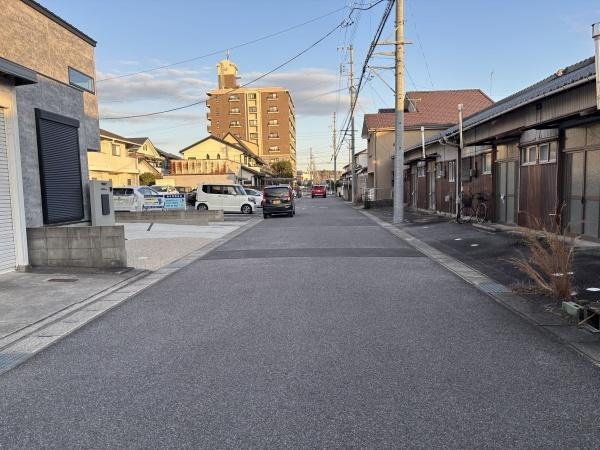 岡崎市上里3丁目・中古戸建の前面道路含む現地写真|前面道路です。