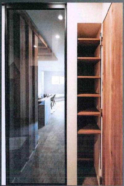 タマタウン岡崎東大友　全3棟・1号棟の収納|玄関の収納スペース。