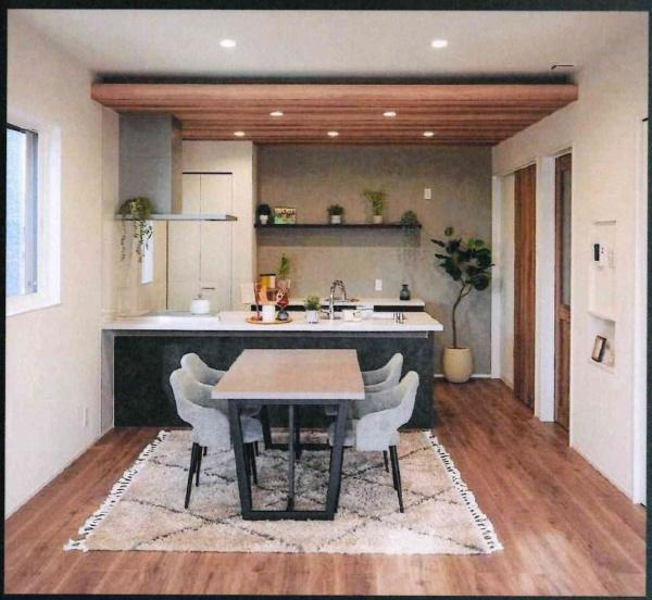 タマタウン一色中部小　全3棟・3号棟の居間・リビング|日の光が室内にくつろぎの空間を与えます