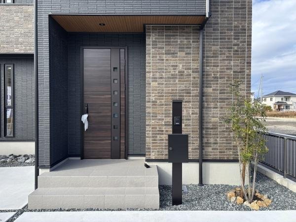 タマタウン一色中部小　全3棟・3号棟の玄関|訪れる人を心地よく迎え入れます。