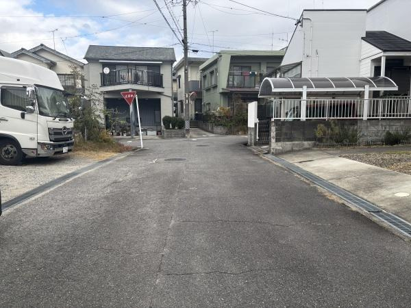 岡崎市上地3丁目・中古戸建の前面道路含む現地写真|前面道路です。