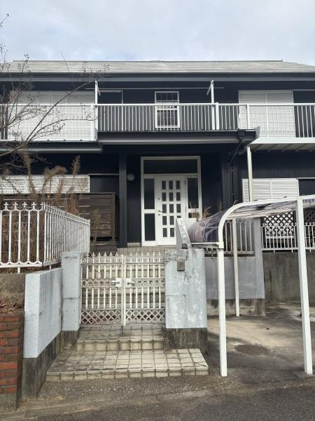 岡崎市上地4丁目・中古戸建の玄関|訪れる人を心地よく迎え入れます。