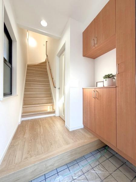 横浜市港北区篠原町の中古一戸建の玄関