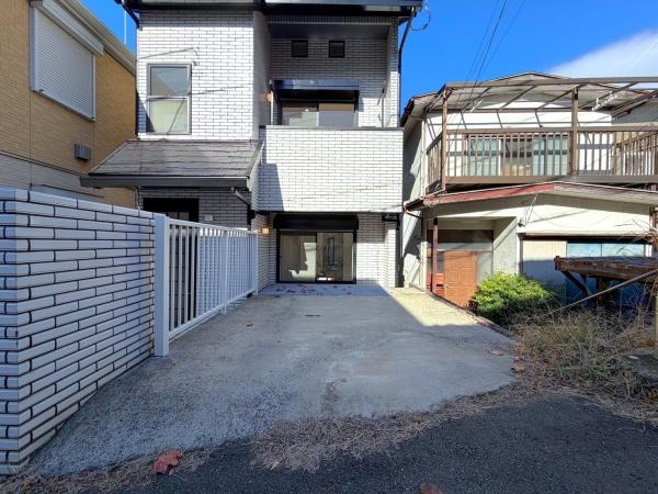 横浜市港北区篠原町の中古一戸建の駐車場