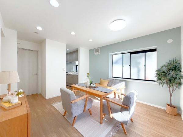 横浜市港北区篠原町の中古一戸建の居間・リビング