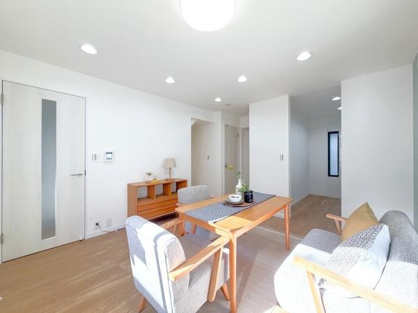 横浜市港北区篠原町の中古一戸建の居間・リビング