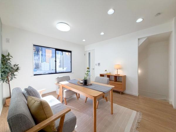 横浜市港北区篠原町の中古一戸建の居間・リビング