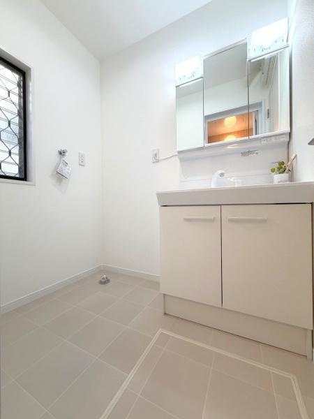 横浜市港北区篠原町の中古一戸建の独立洗面台