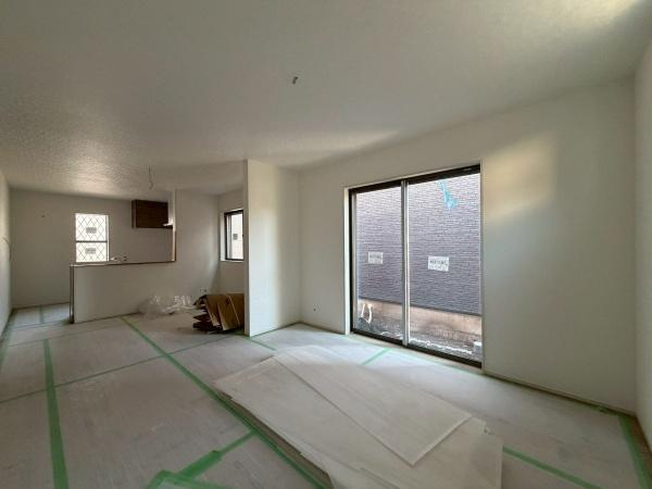 横浜市鶴見区上末吉４丁目の新築一戸建の居間・リビング|レイアウトがしやすいリビングです！