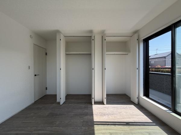横浜市鶴見区上末吉４丁目の新築一戸建の寝室|ベッドを置いても充分広いお部屋です。