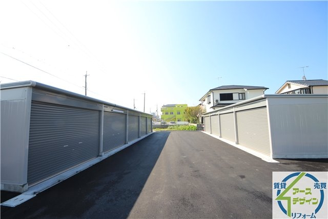 アースガレージ住吉の外観