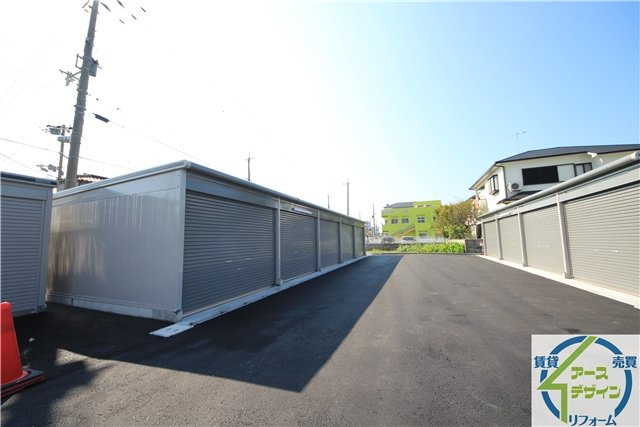 アースガレージ住吉の外観