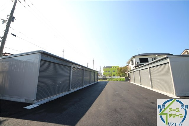 アースガレージ住吉の外観