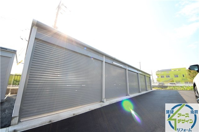 アースガレージ住吉の外観