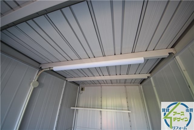 アースガレージ住吉の内装