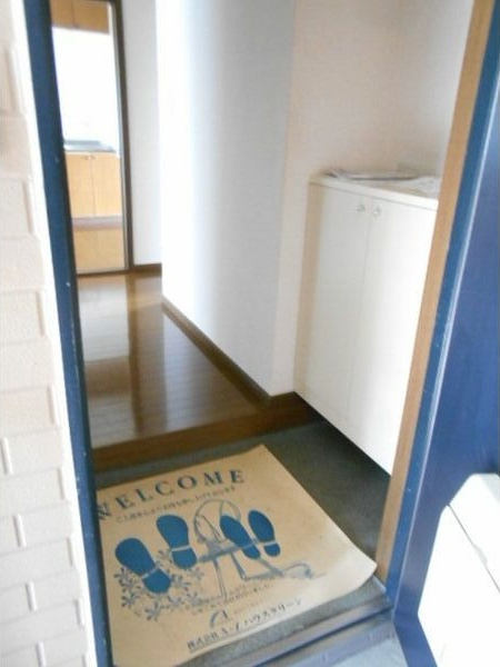 アップルヴィレッジ W棟の玄関