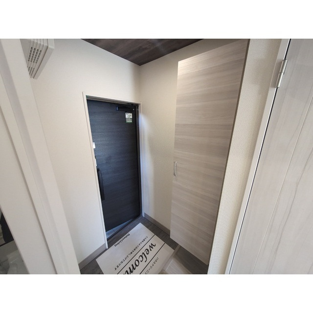 セレスティア西荘 WESTの玄関