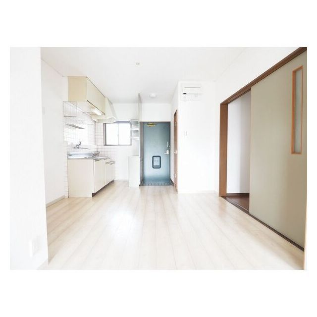 パインリーフ長森本町の居間・リビング