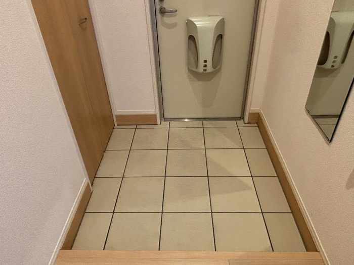 パインシティ福　B棟の玄関