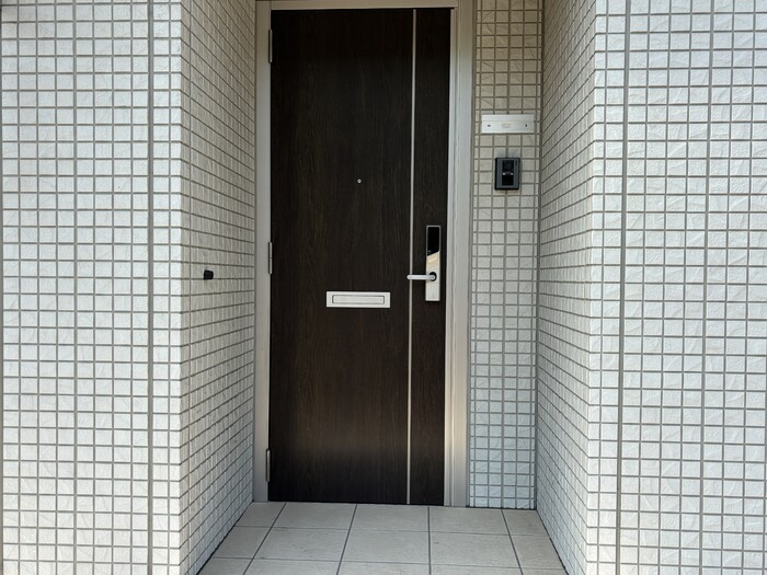 パインシティ福　B棟の玄関