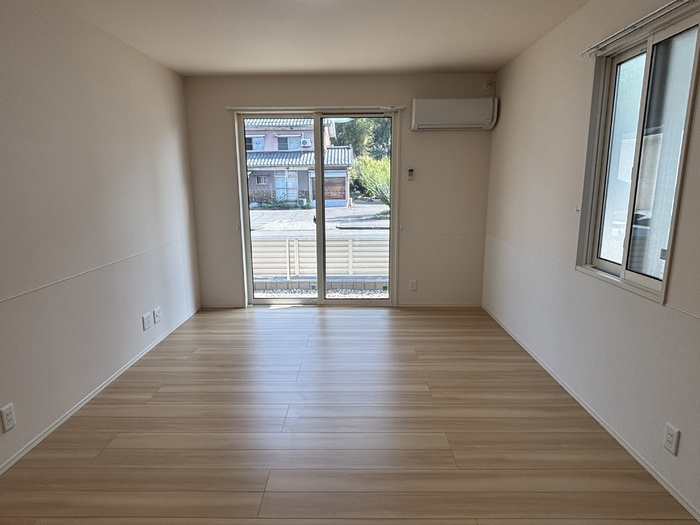 パインシティ福　B棟の居間・リビング