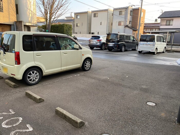 ハイツＲの駐車場