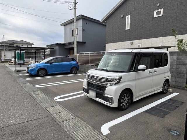 レガーロの駐車場