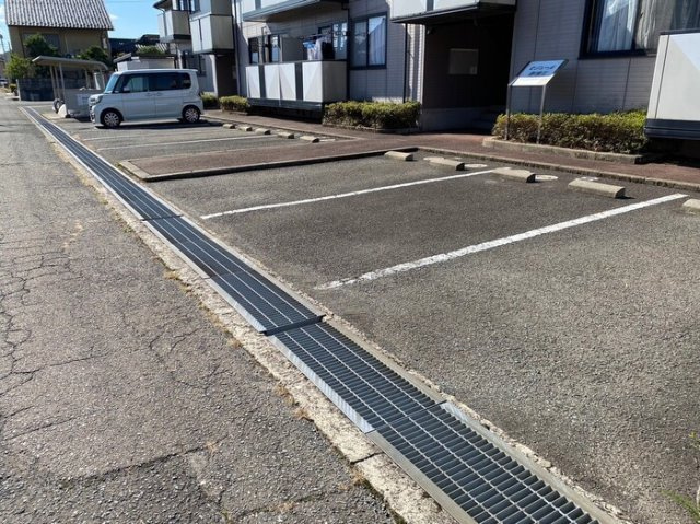 セジュール新横江の駐車場