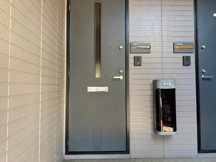 セジュール新横江の玄関