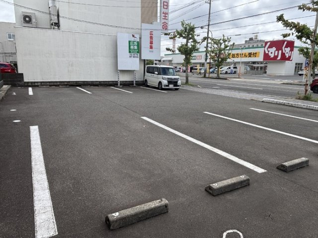 セレッサ花堂　Ａの駐車場