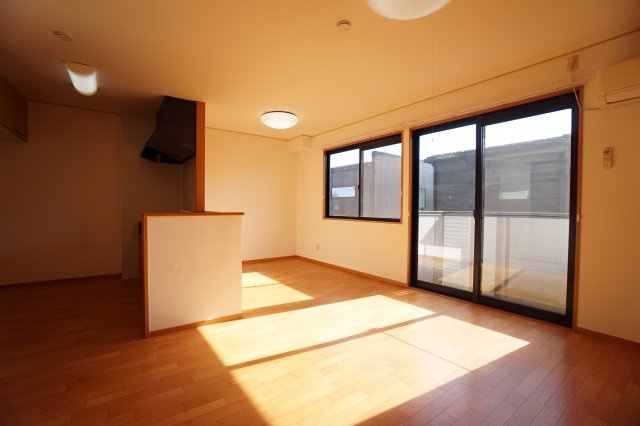 グリーンロード・エル　Ｃの居間・リビング