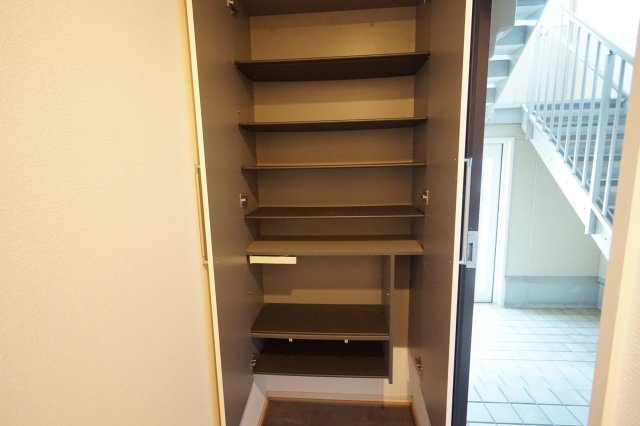 ラヴィアンローズ　B棟の収納