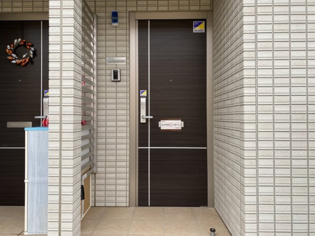 クレシア高木北の玄関