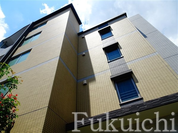 イルミナーレ学大の外観