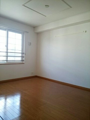 【内装】 | サンキャッスルＳ・Ⅵ | 明るい色調の室内です