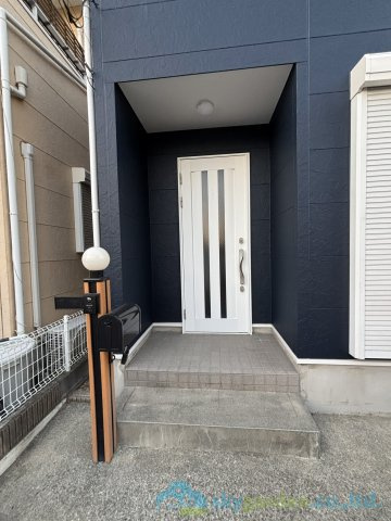 平塚市花水台　中古戸建の玄関