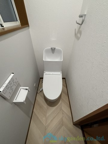 平塚市花水台　中古戸建のトイレ