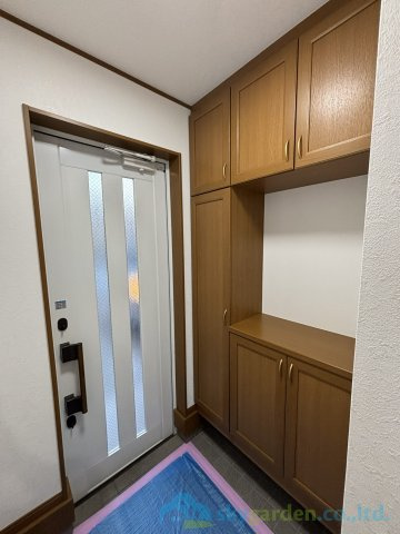 平塚市花水台　中古戸建の玄関