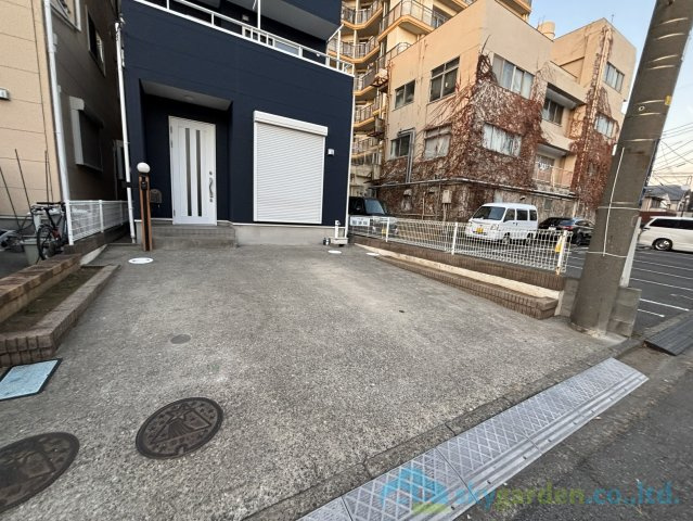 平塚市花水台　中古戸建の駐車場