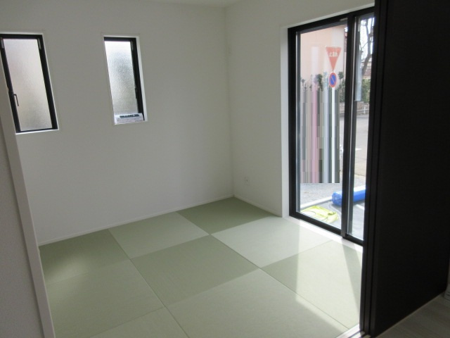 【仲介手数料無料】新築戸建　熊谷市肥塚585-26（全1棟）の前面道路含む現地写真