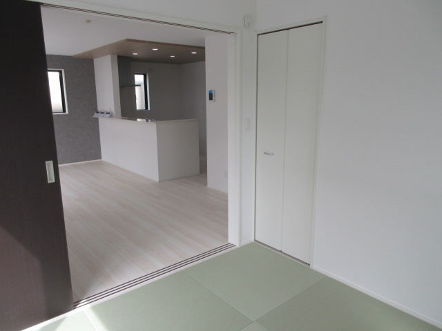 【仲介手数料無料】新築戸建　熊谷市肥塚585-26（全1棟）の前面道路含む現地写真