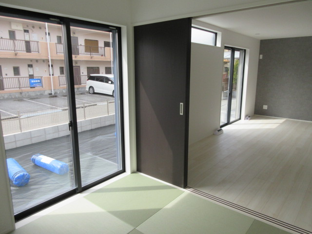 【仲介手数料無料】新築戸建　熊谷市肥塚585-26（全1棟）の前面道路含む現地写真