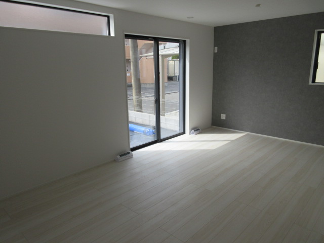 【仲介手数料無料】新築戸建　熊谷市肥塚585-26（全1棟）の前面道路含む現地写真