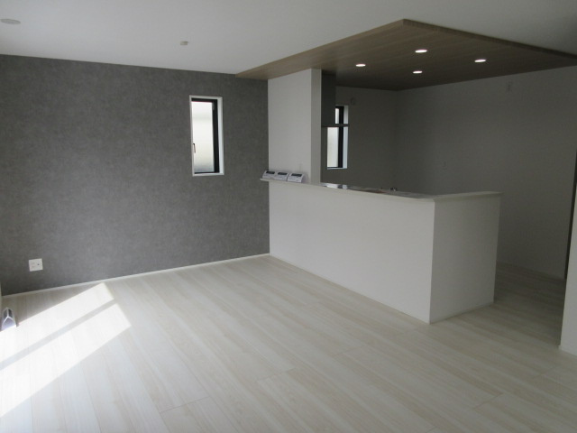 【仲介手数料無料】新築戸建　熊谷市肥塚585-26（全1棟）の前面道路含む現地写真