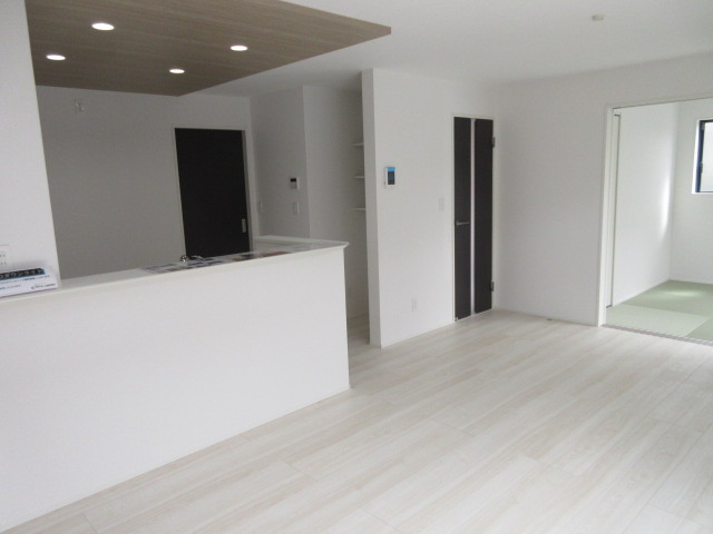 【仲介手数料無料】新築戸建　熊谷市肥塚585-26（全1棟）の前面道路含む現地写真