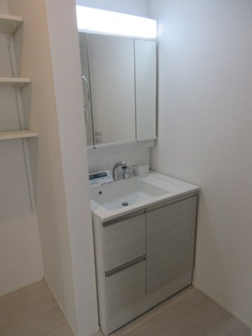 【仲介手数料無料】新築戸建　熊谷市肥塚585-26（全1棟）の独立洗面台