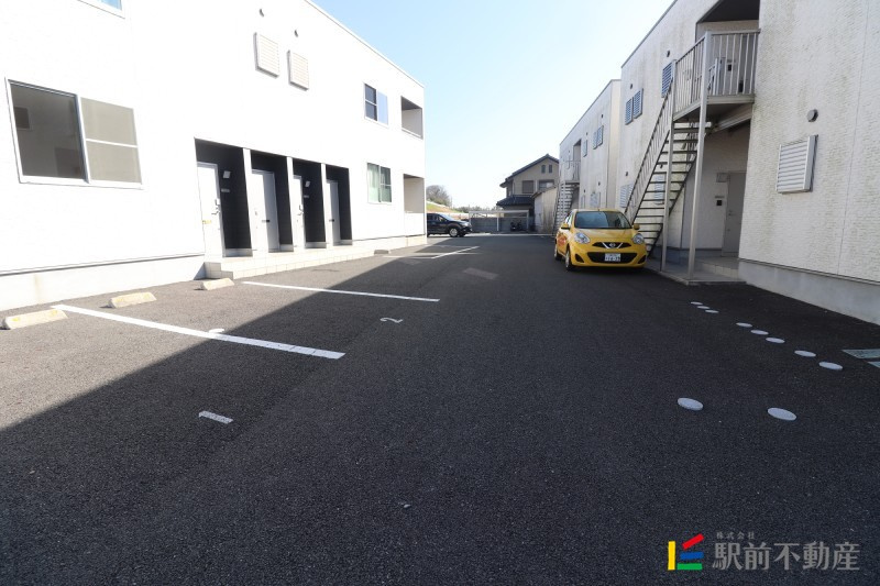 シャンドゥ・フルール Bの駐車場