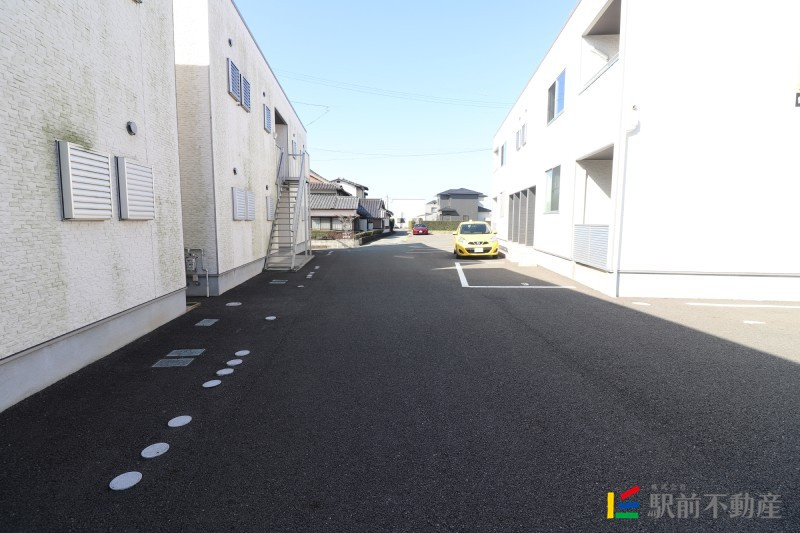 シャンドゥ・フルール Bの駐車場