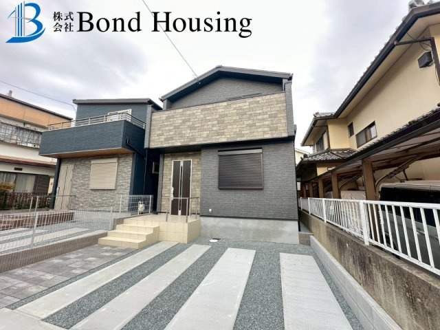 「マリンホーム施工」「乾太くん完備」福吉台 全2棟2号棟の前面道路含む現地写真